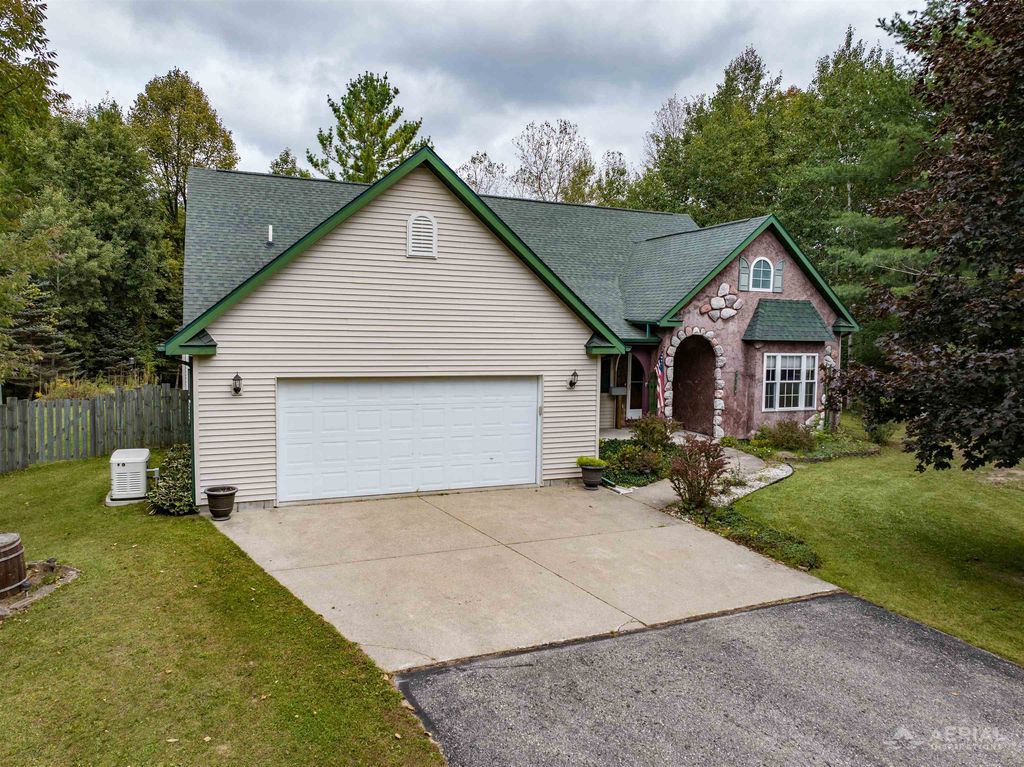 2296 W Cheyenne, West Branch