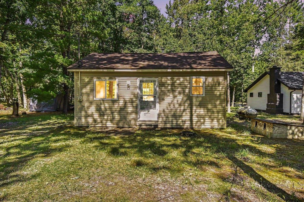 7786 Nicole Dr, South Branch