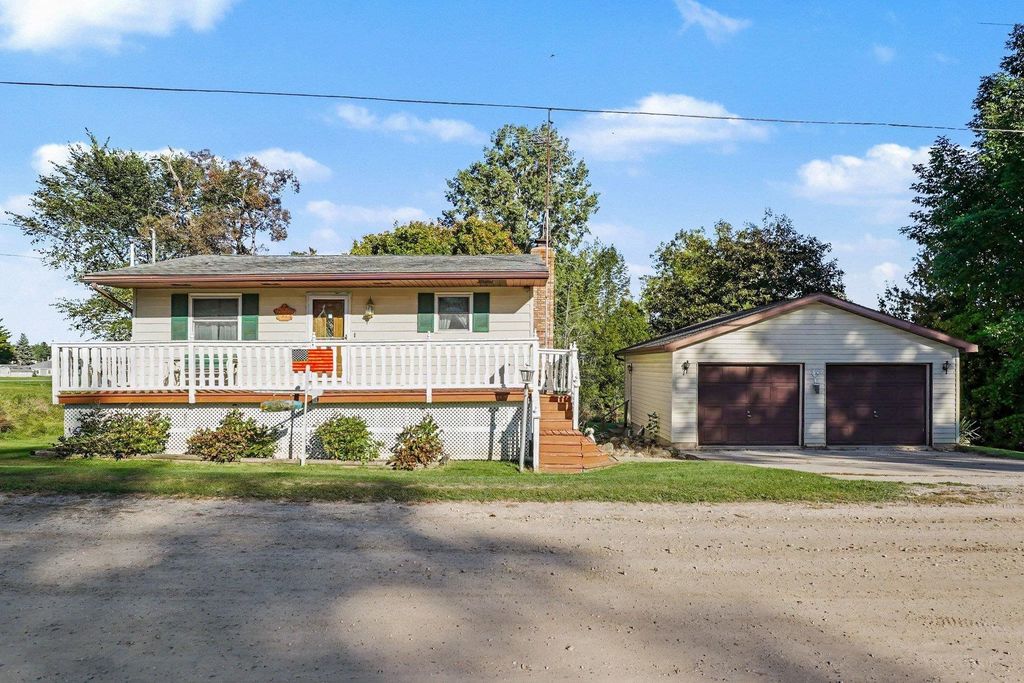 2372 Lake View, Hale
