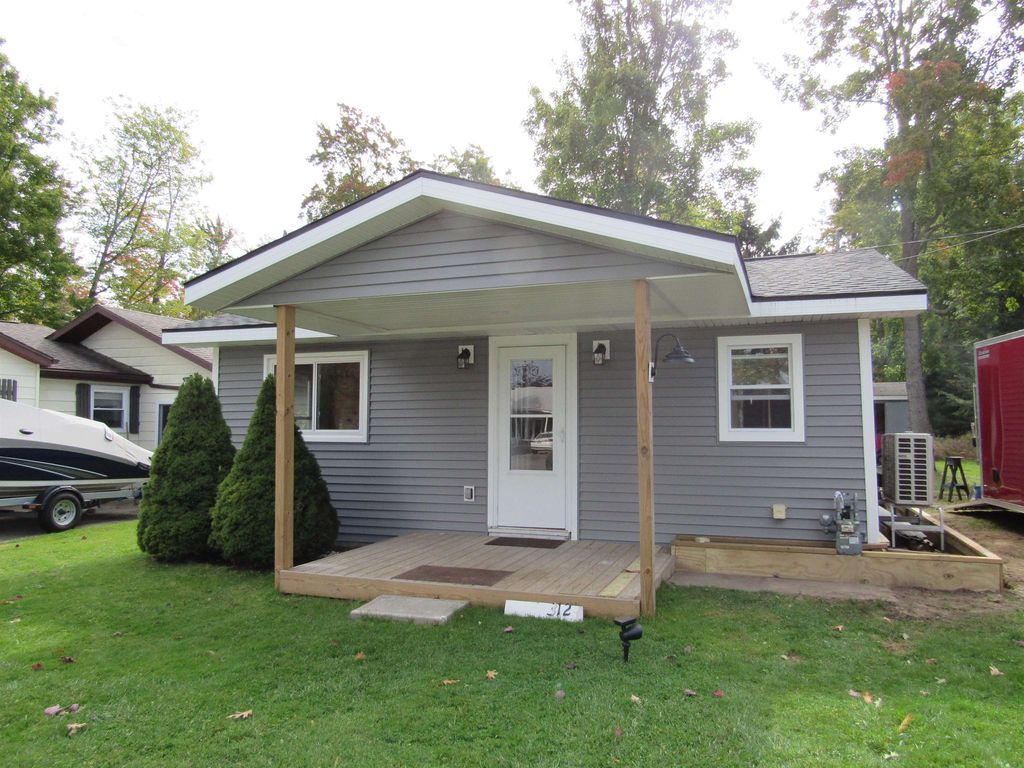312 Lakewood, East Tawas