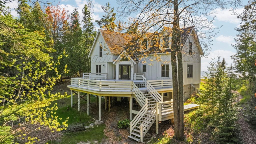 33171 Mrs Reddings, Beaver Island