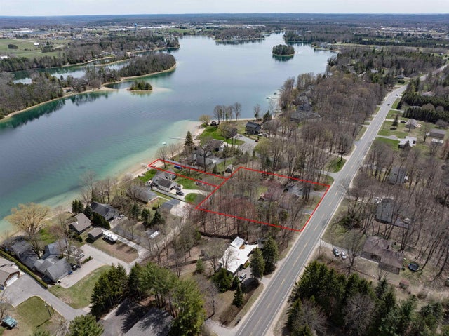 220 Nw Silver Lake, Garfield charter township