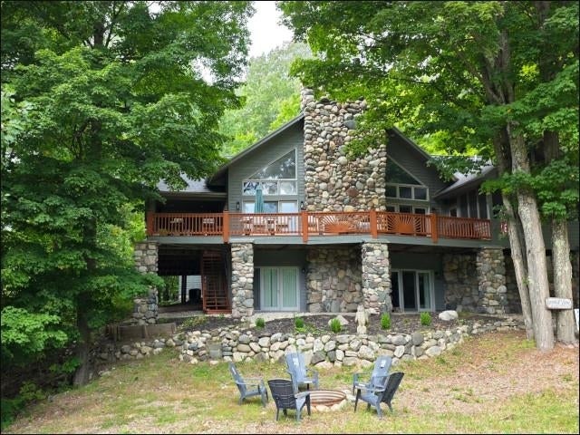 4492 Forest, Custer township