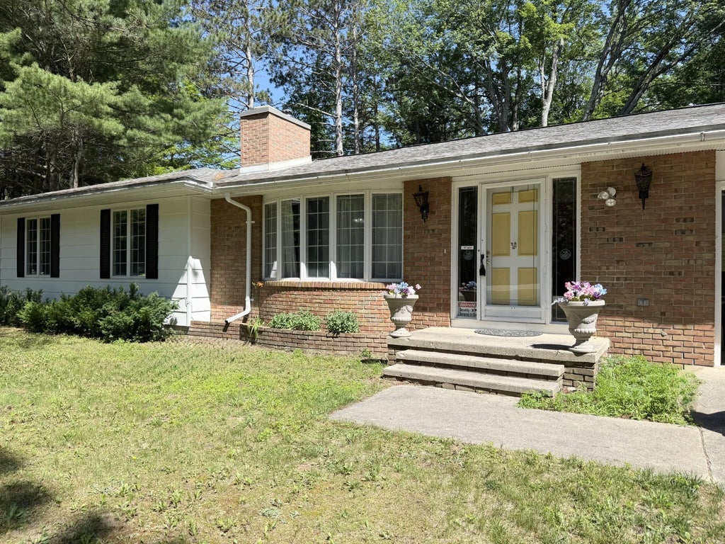 20600 Rhodes, Inland township