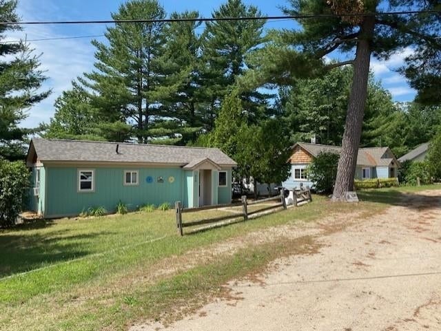 858 Rennie Lake Rd, Union township