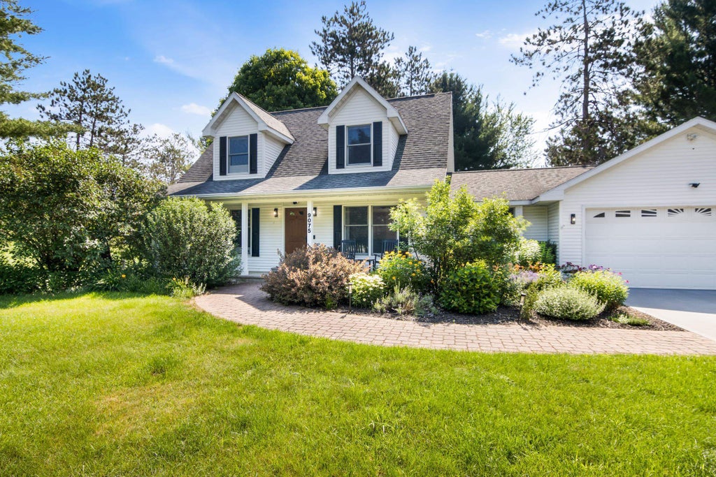 9075 Windsong Ln, Clam Lake township