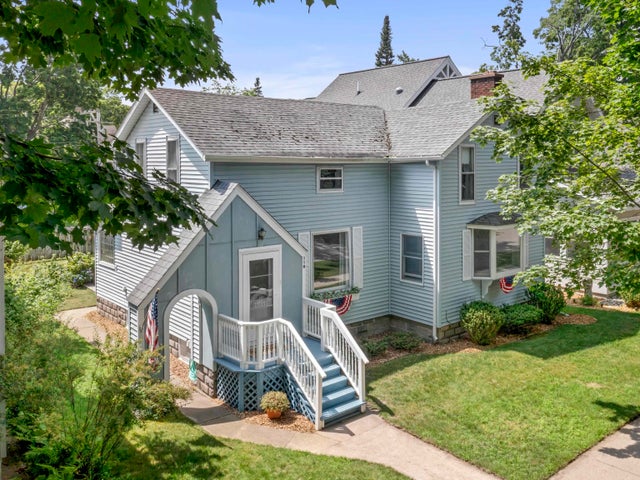 110 Leelanau, Crystal Lake township