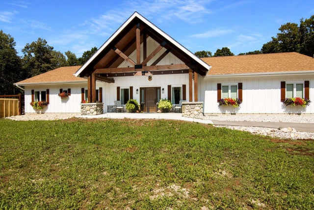 8986 Alden, Helena township