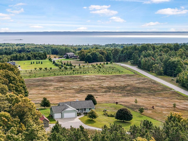 11125 Lee Mann, Leelanau township