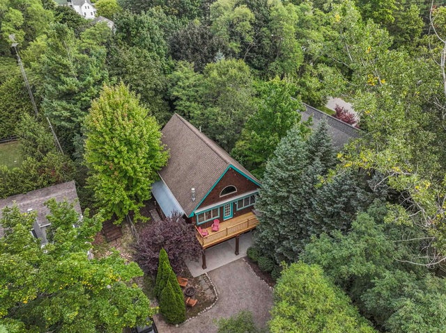525 E Oak, Leland township