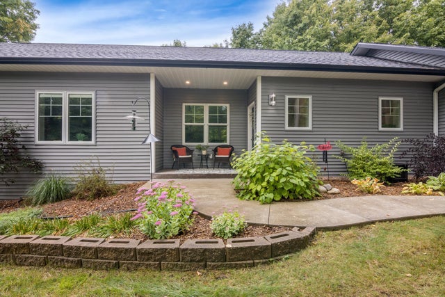 2679 Crimson King Dr, Inland township