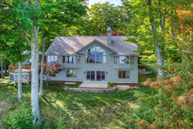 931 S Ridgeview, Suttons Bay township