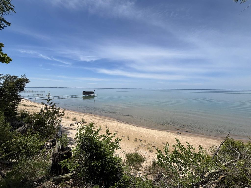 1321 Bayview, Torch Lake township