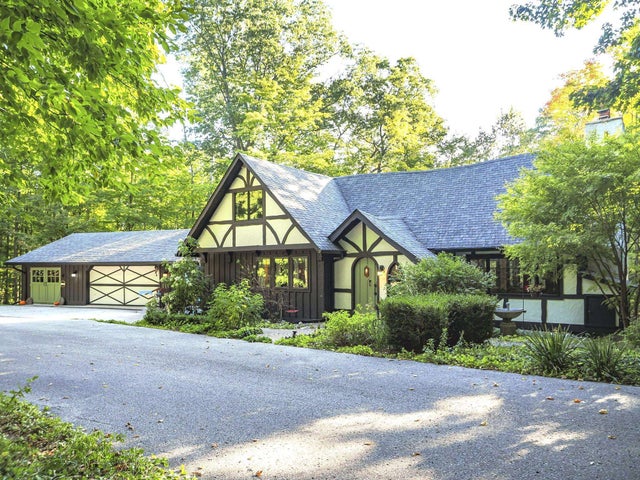 2920 W Schuss Mountain, Custer township