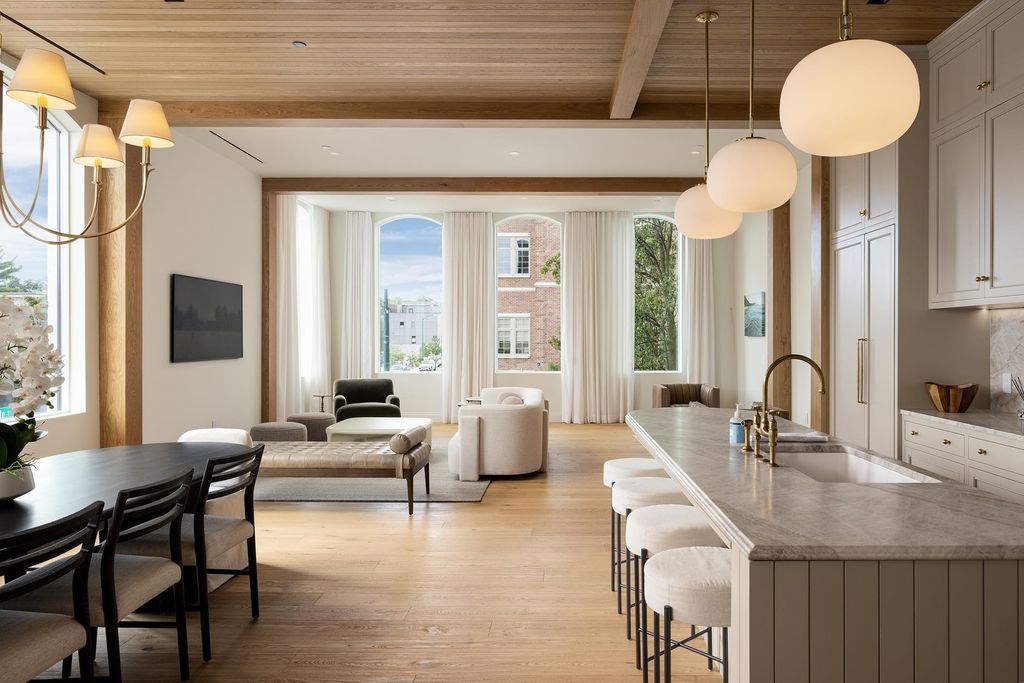 111 E State, Traverse City