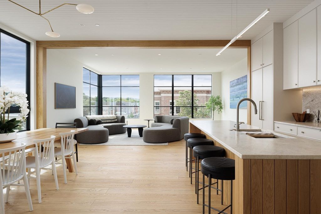 111 E State, Traverse City