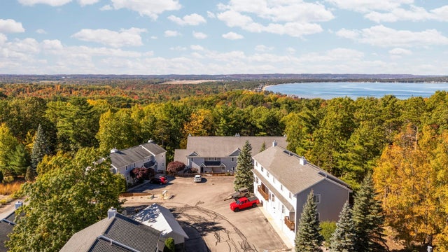 4033 Sherwood Forest, East Bay township
