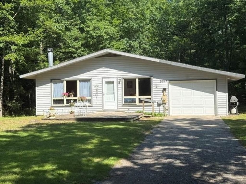 6025 Forest Haven Dr, Glen Arbor township
