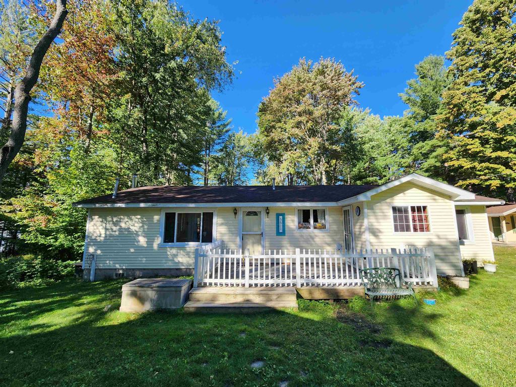 5611 Ne East Shore, Kalkaska