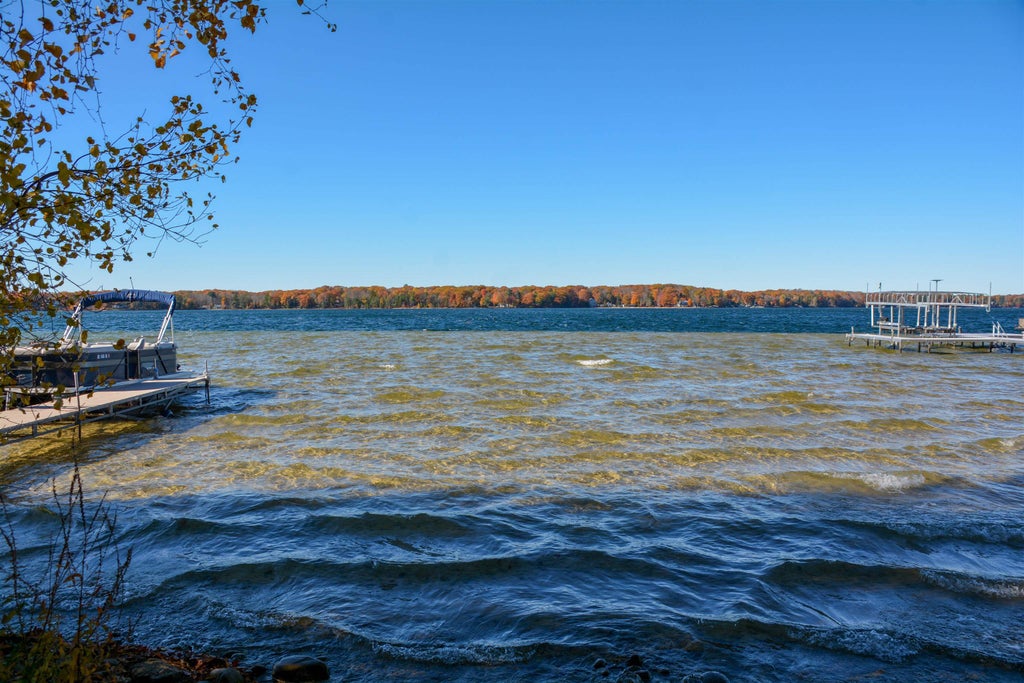 1335 W Outer Dr, Long Lake township