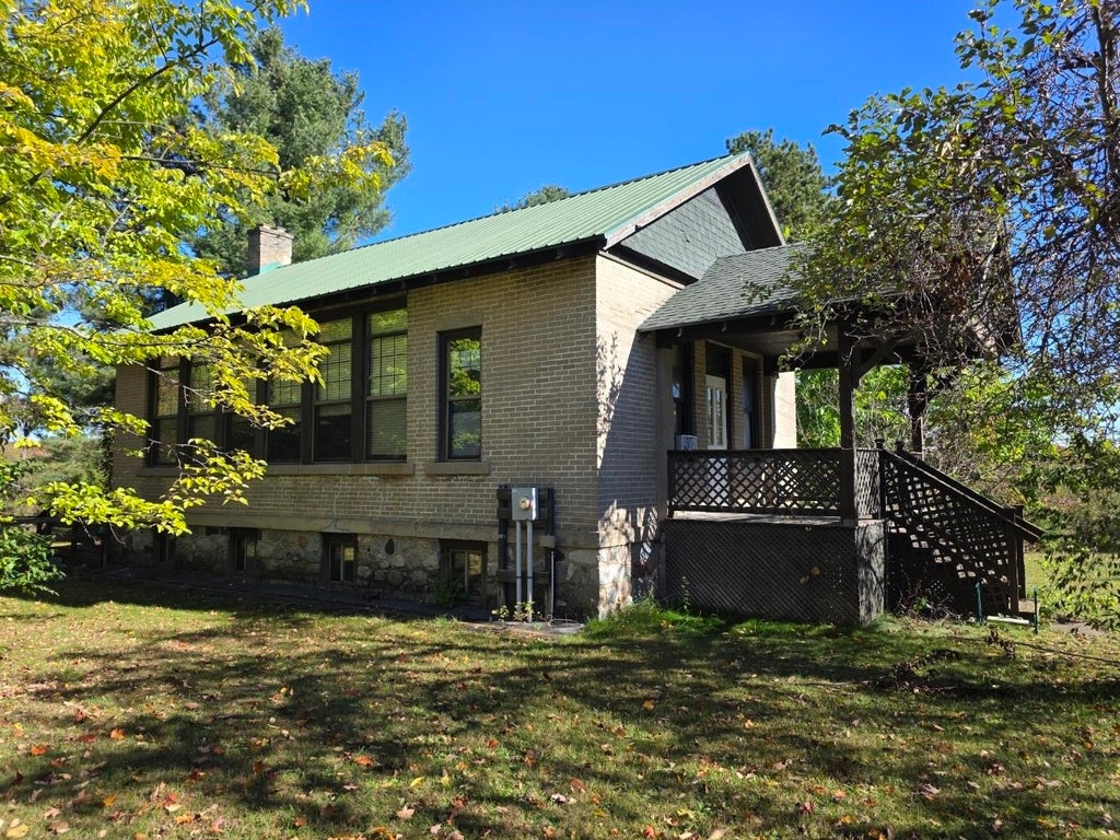 6132 Bunker Hill, Central Lake township