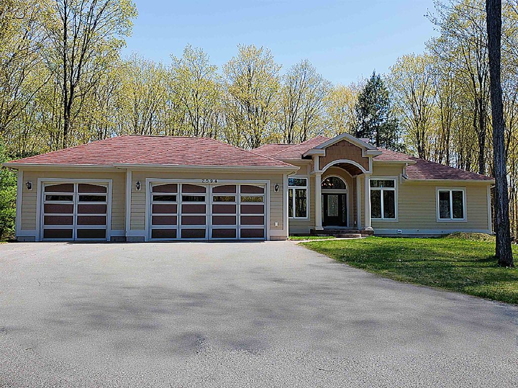 2594 Blue Meadow, Long Lake township