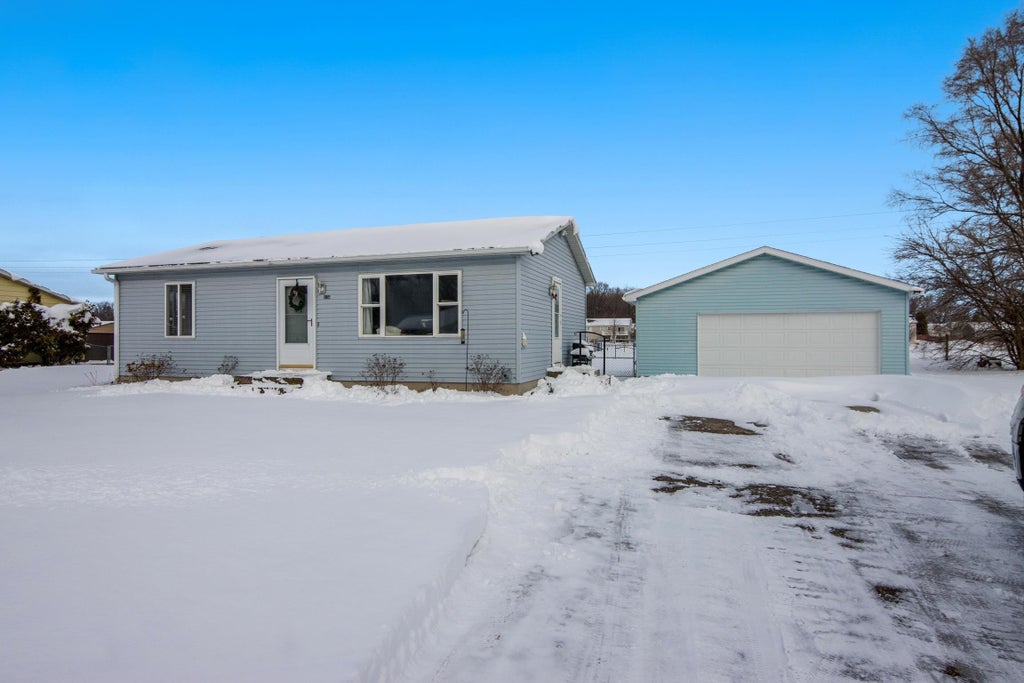 4556 N Manor Wood, Blair township