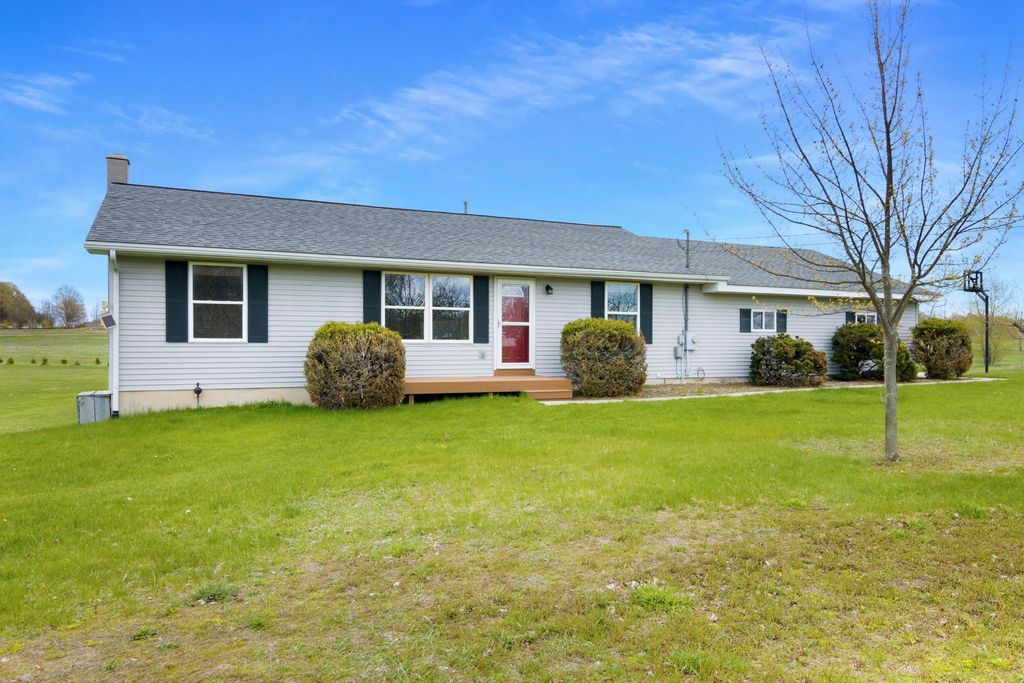 8392 Monarch, Whitewater township