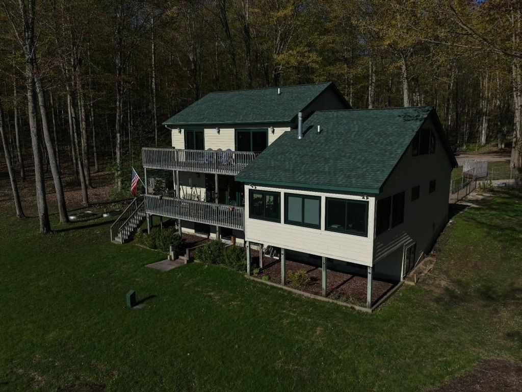 420 W Beech Bark, Kasson township
