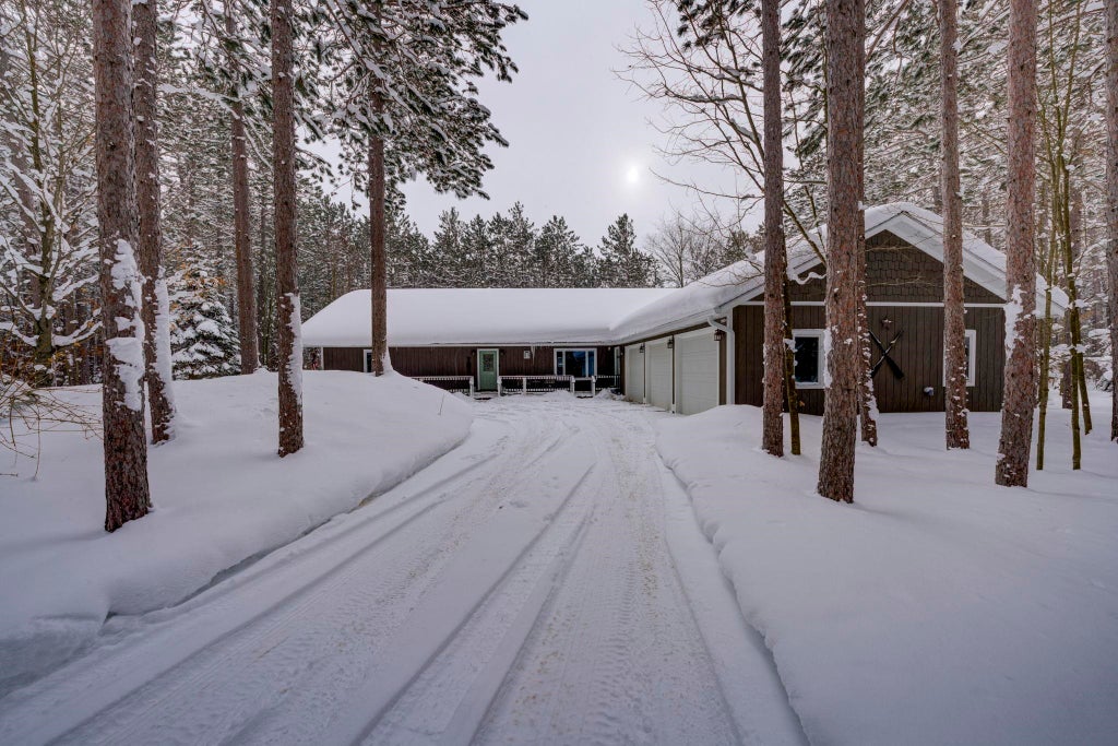 16355 Hunt Club, Almira township