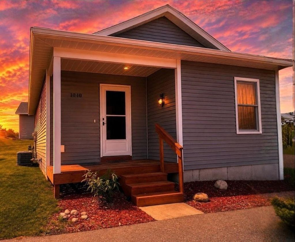 1040 Umber, Garfield charter township