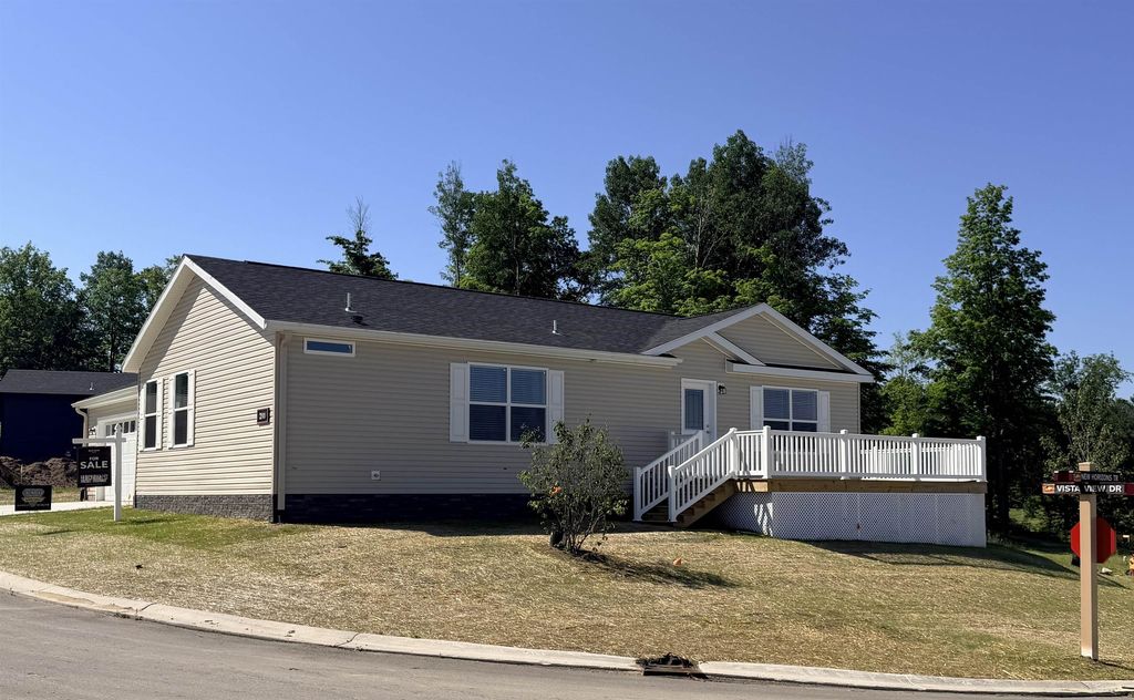 2111 Vista View, East Bay township