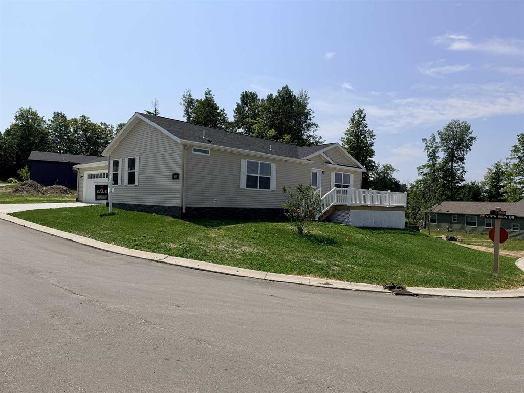 2111 Vista View, East Bay township