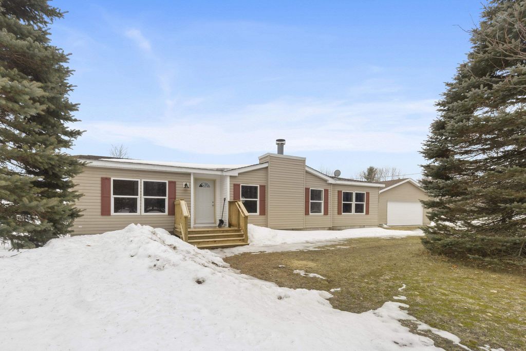 15055 Beecher, Colfax township