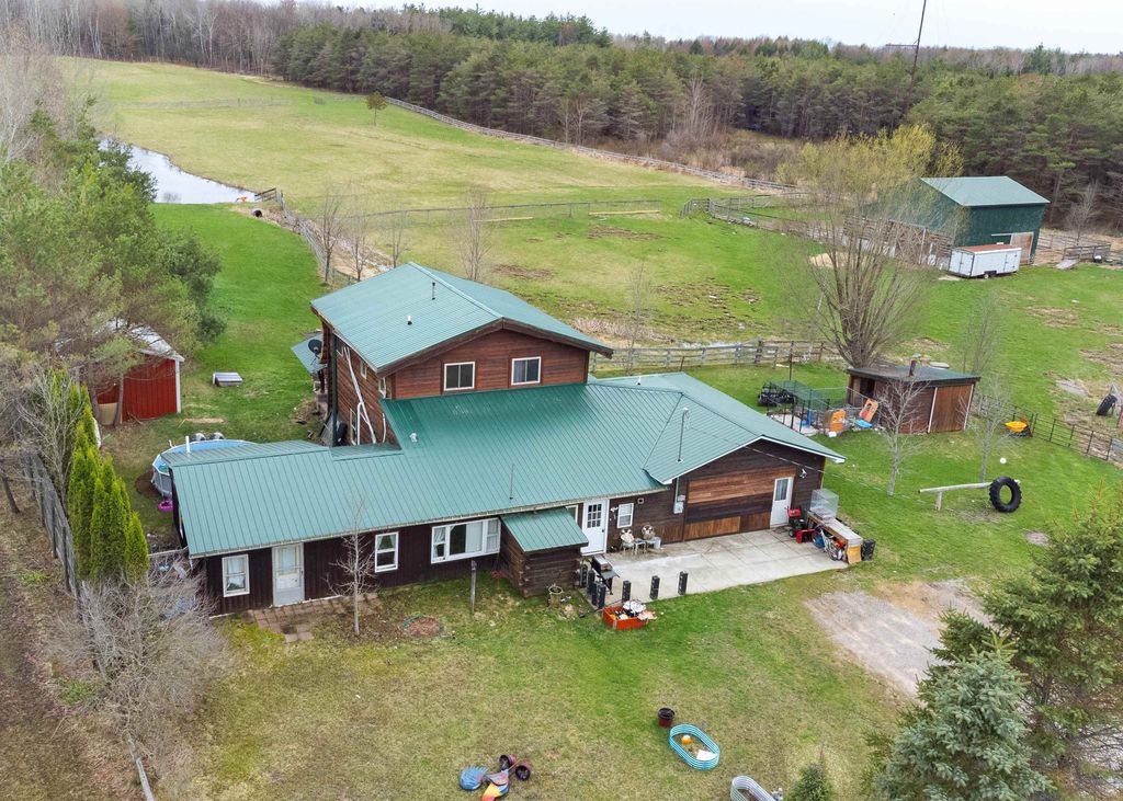 6757 19 Mile, Highland township