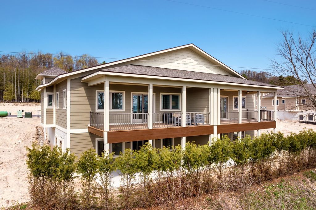 764 N Waypoint, Suttons Bay township