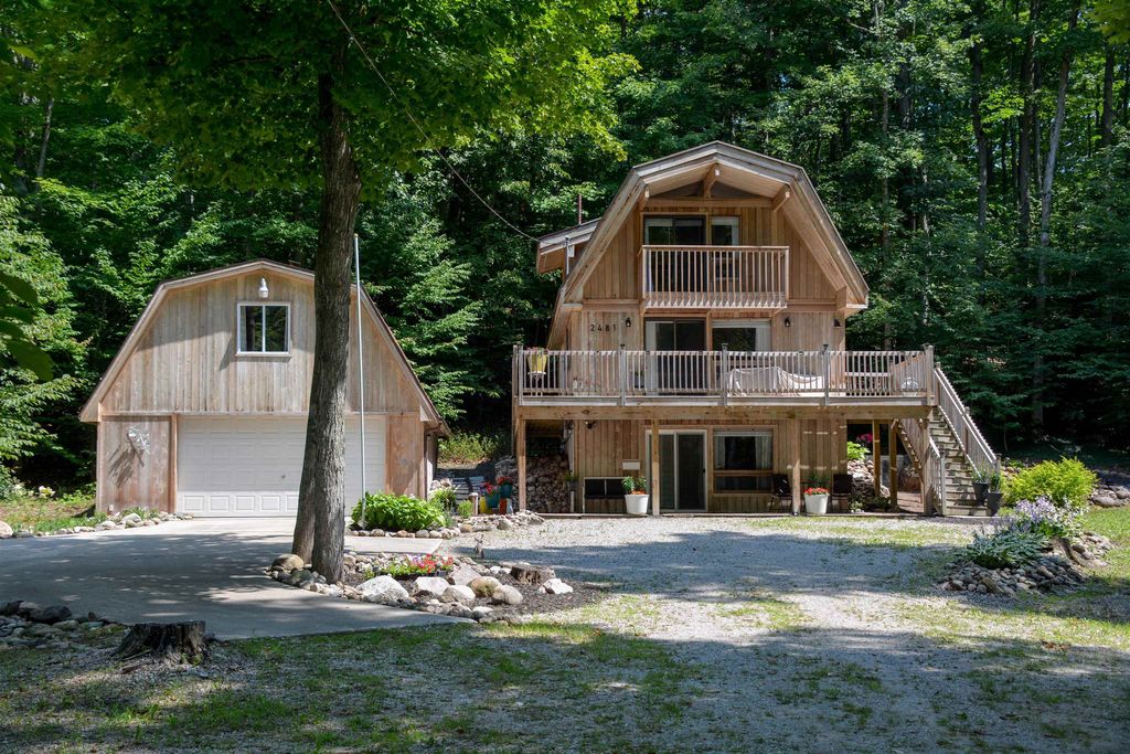 2481 S Schomberg, Centerville township