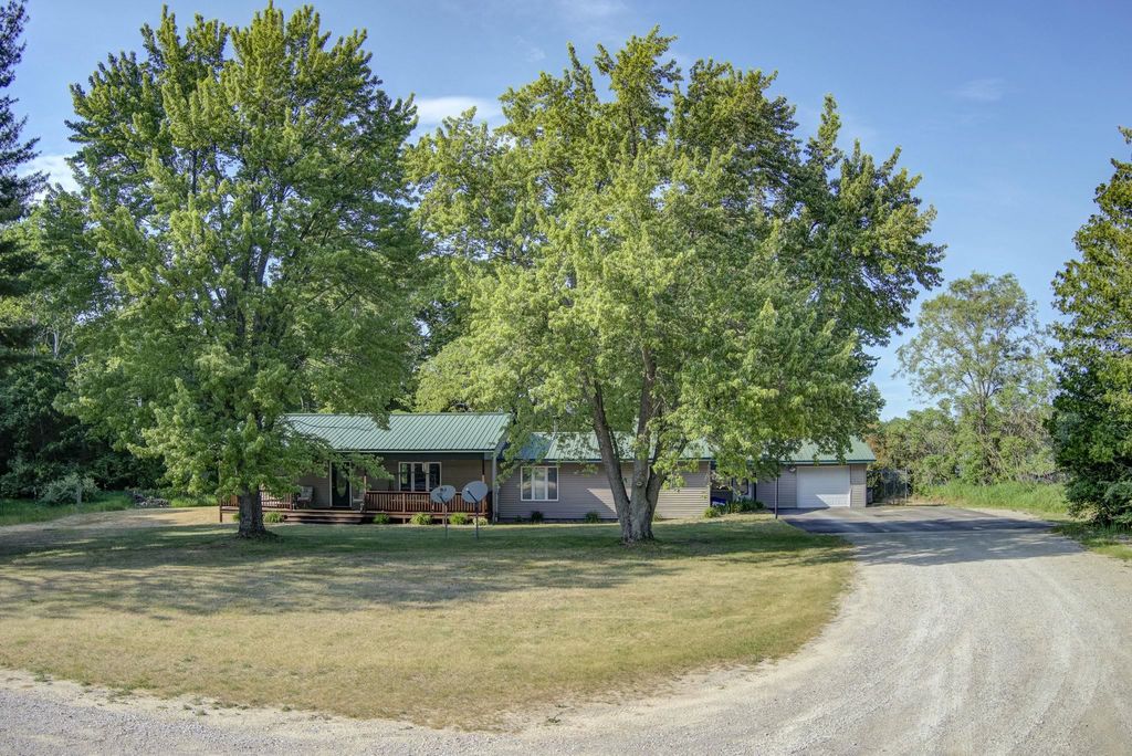 4793 E Duck Lake, Green Lake township