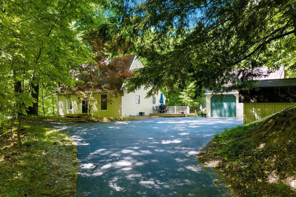 10520 S Dalzell, Elmwood charter township