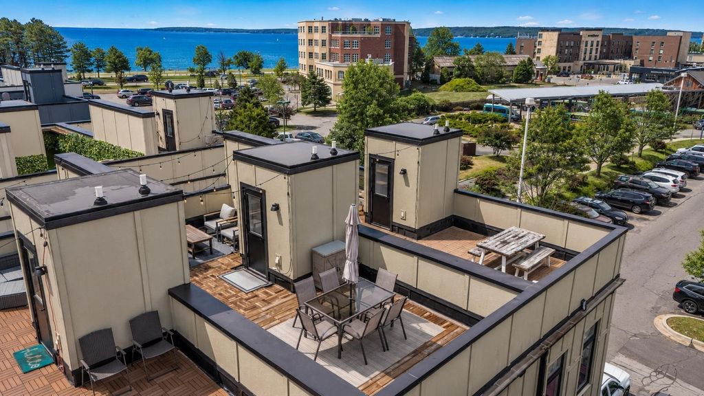 134 Gillis St, Traverse City city