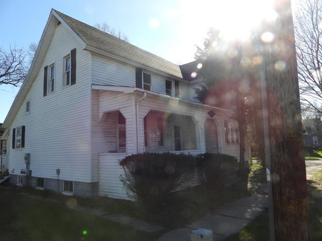 171 8th, Manistee city