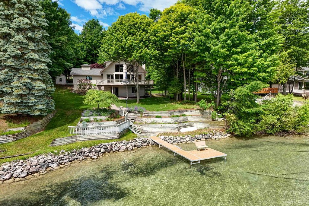 2447 N West Torch Lake, Torch Lake township