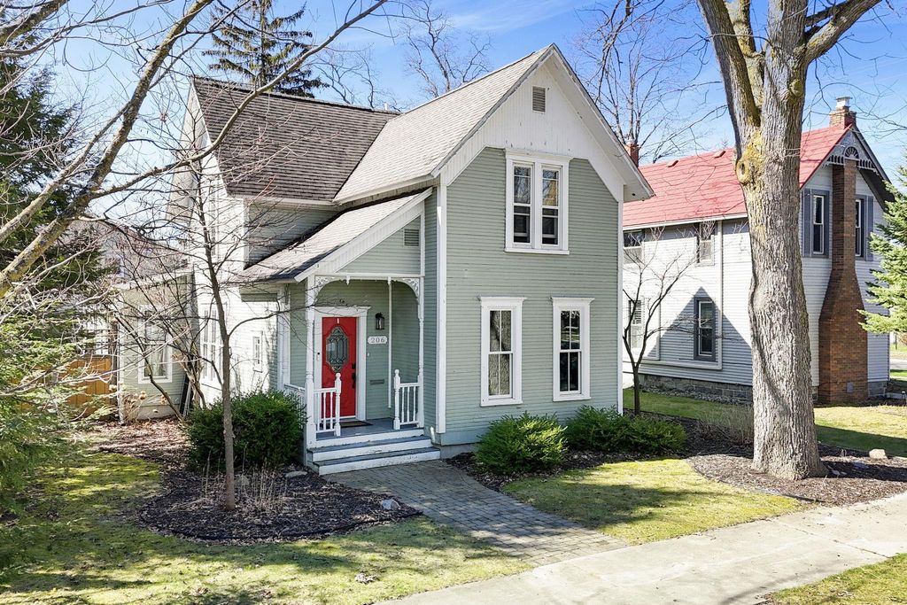 206 E Ninth St, Traverse City city