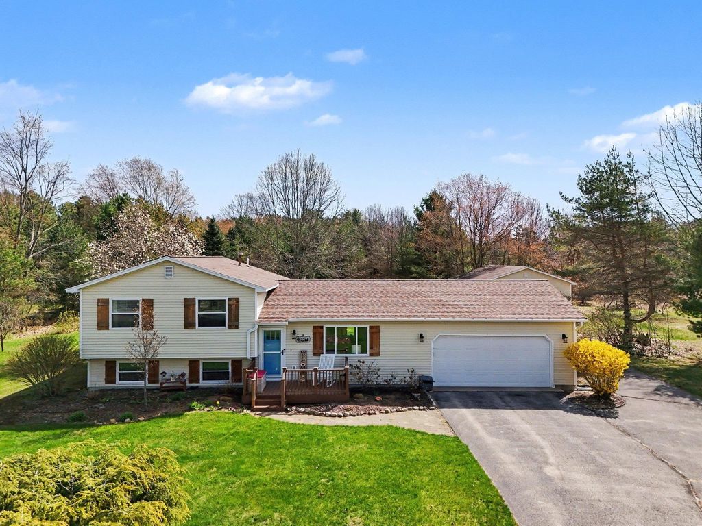 2667 Pine Breeze, Green Lake township