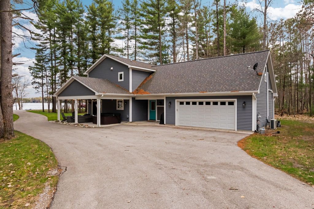9608 N Long Lake, Long Lake township
