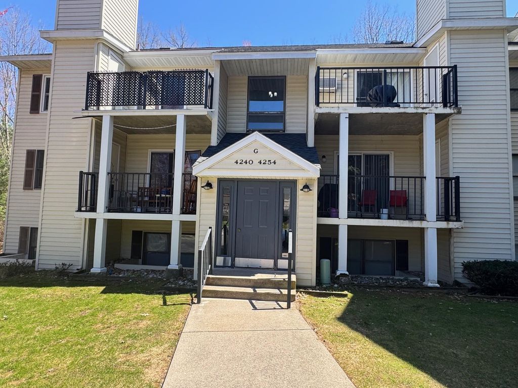 4250 Mitchell Creek, Traverse City
