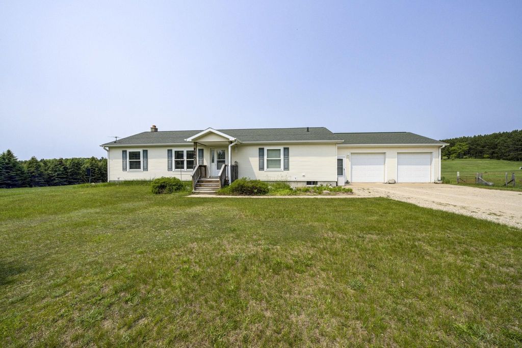 7684 Honey Hollow, Forest Home township