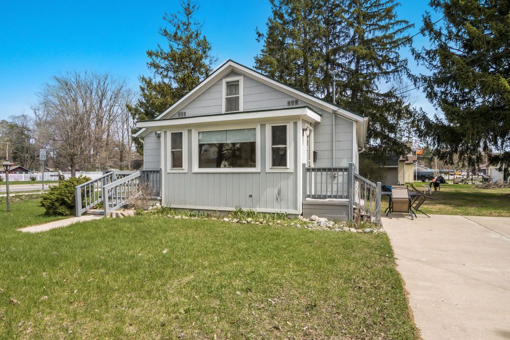 602 E Cayuga, Kearney township