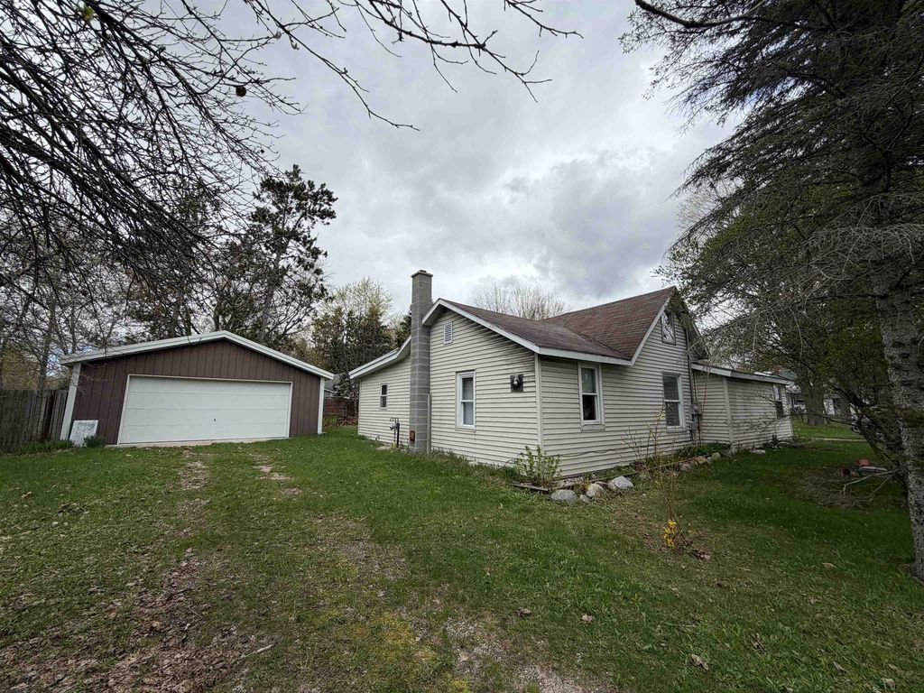 110 W Carl, Hanover township