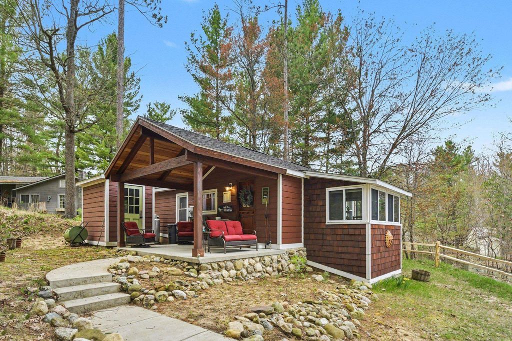 2268 Pinehurst, East Bay township